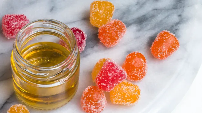 CBD Gummies vs. CBD Oil: Which is Better for Your Health?